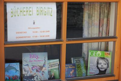 Bücherei Birgitz Fenster